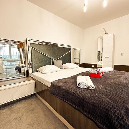 The Royal - Studio With Balcony & Panoramic View Craiova Exterior photo