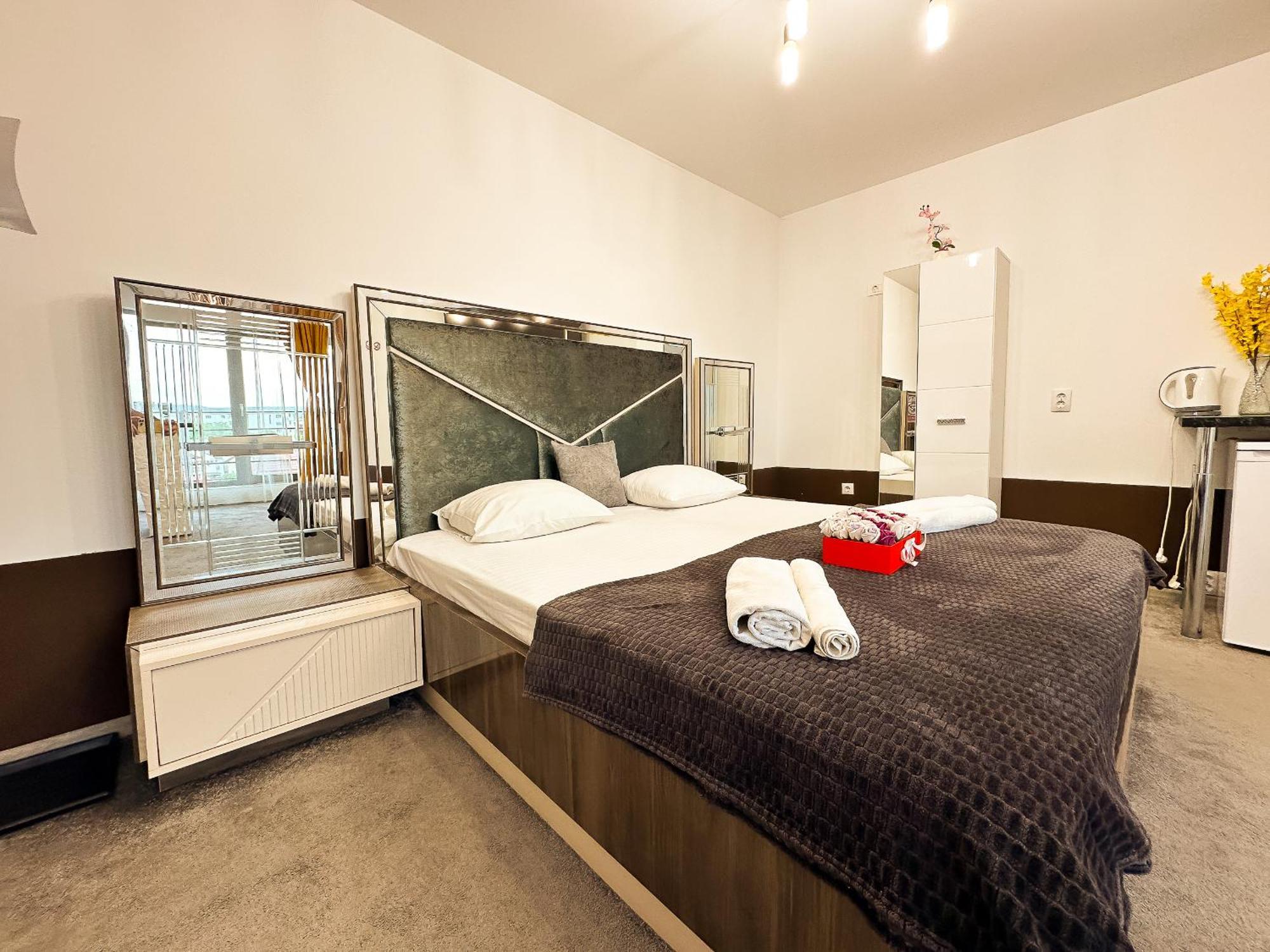 The Royal - Studio With Balcony & Panoramic View Craiova Exterior photo